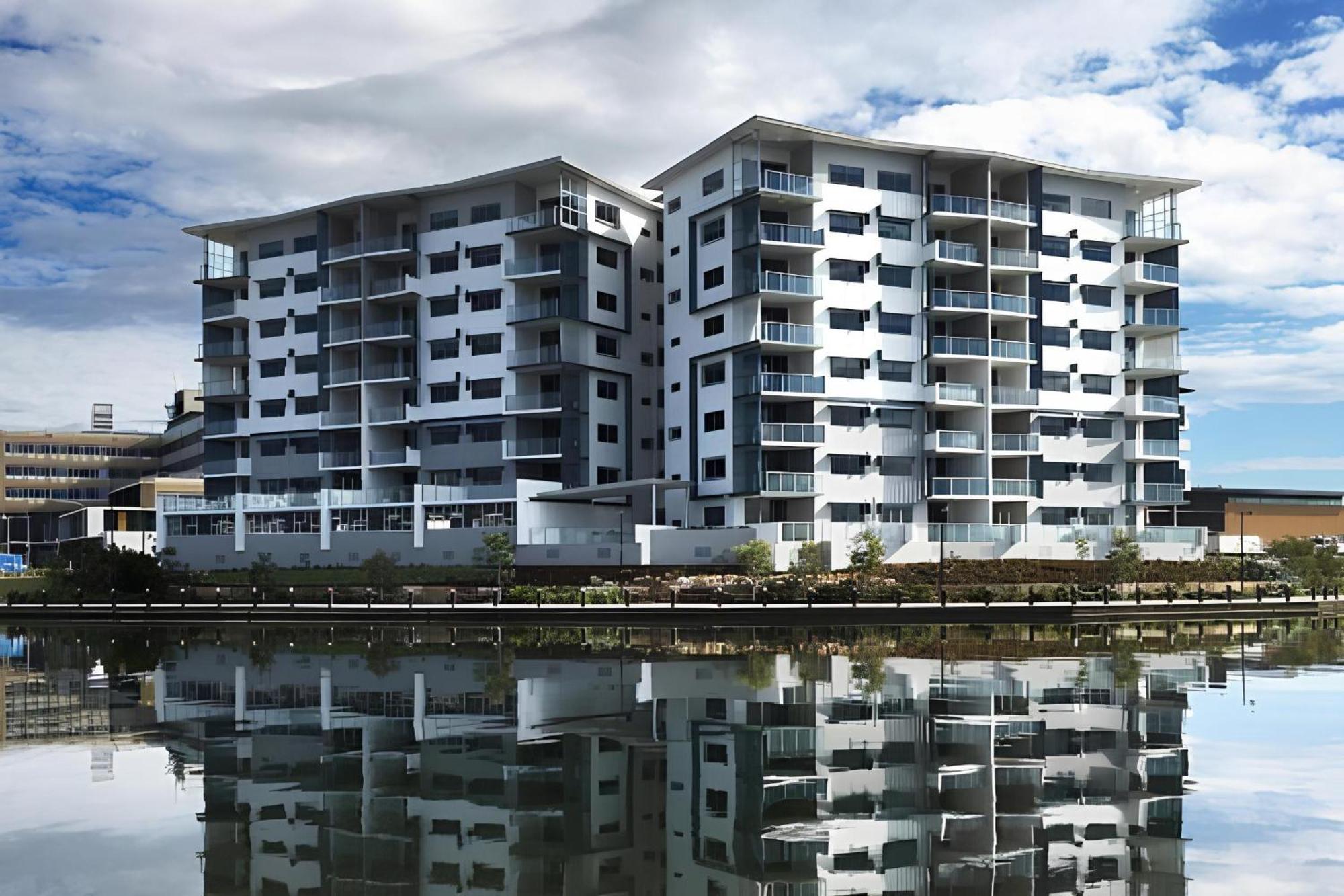 Salt At Oceanside Hotel Kawana Waters Exterior photo